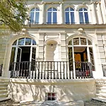 Ecrin Prive Au Parc Monceau
