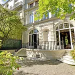 Ecrin Prive Au Parc Monceau
